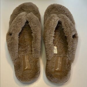 Koolaburra by UGG Cozy Faux Fur Flip Flop Slippers Tan Soft Plush Lounge Sandals